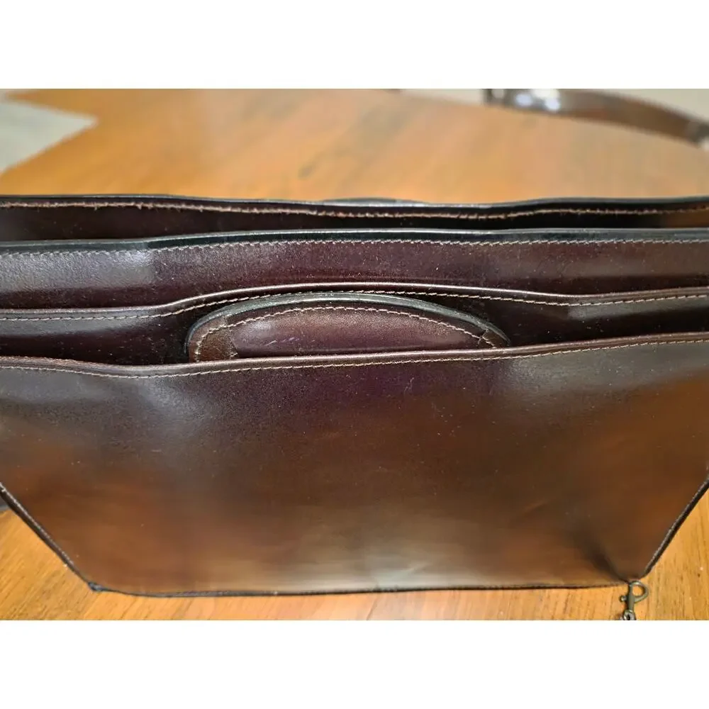 Vintage Heritage Leather Document Portfolio with Retractable Handels. Burgandy
